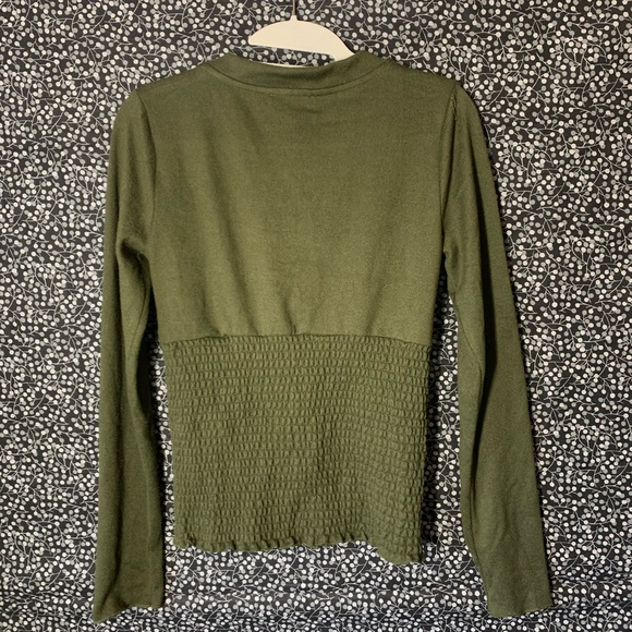 Freshman Green Scrunched Long Sleeve Top - Picture 2 of 3